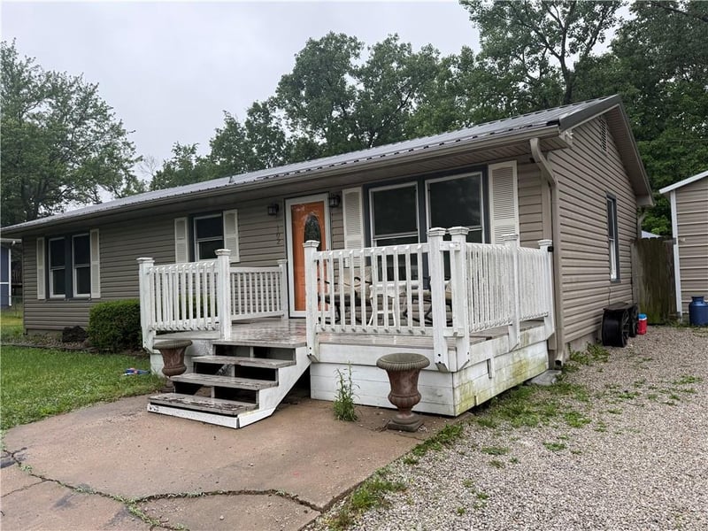 102 Kent Dr, Wood Heights, MO 64024