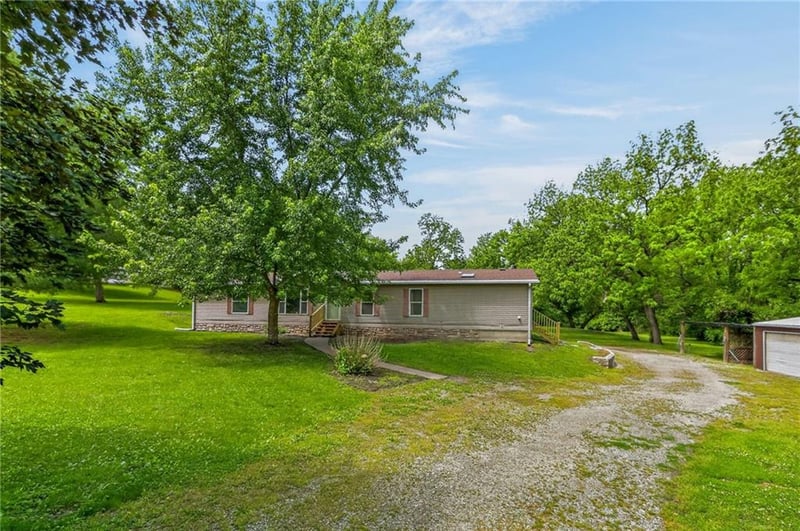 2810 Ajax Rd, St Joseph, MO 64503
