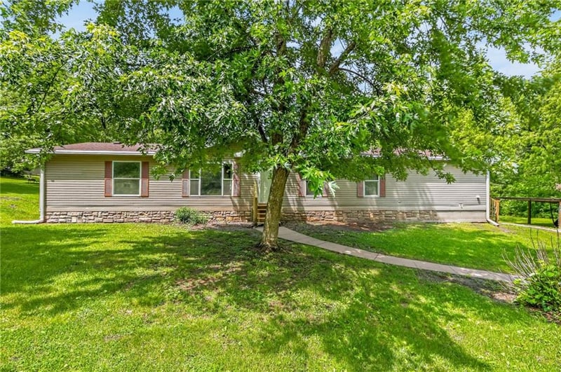 2810 Ajax Rd, St Joseph, MO 64503