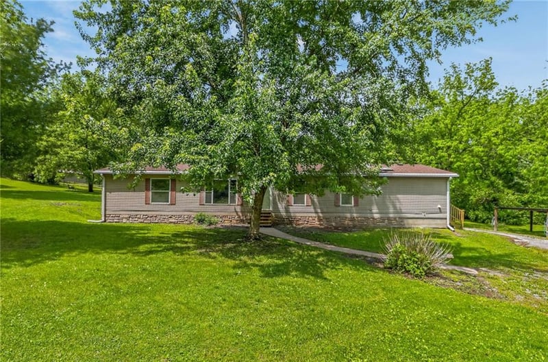 2810 Ajax Rd, St Joseph, MO 64503