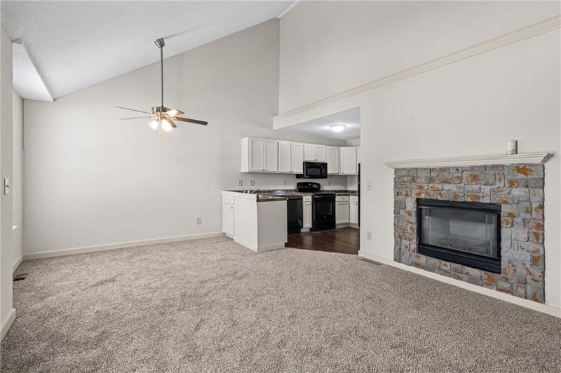 8644-8646 NW Waukomis Dr, Kansas City, MO 64154