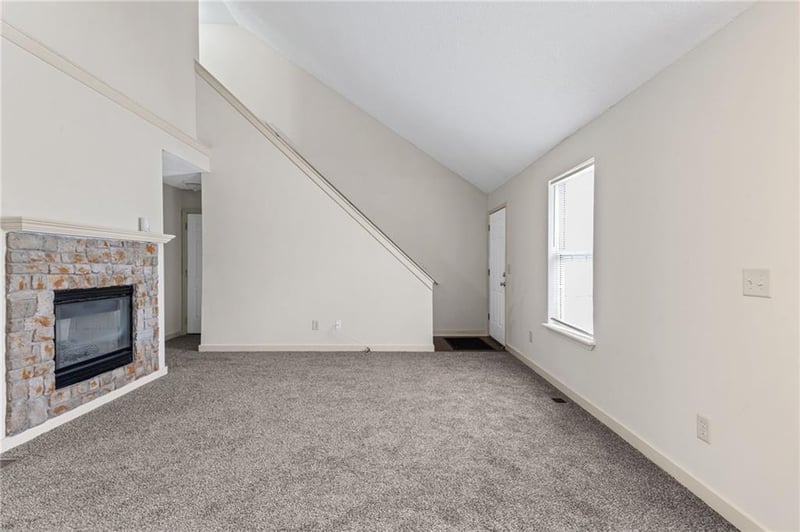 8644-8646 NW Waukomis Dr, Kansas City, MO 64154