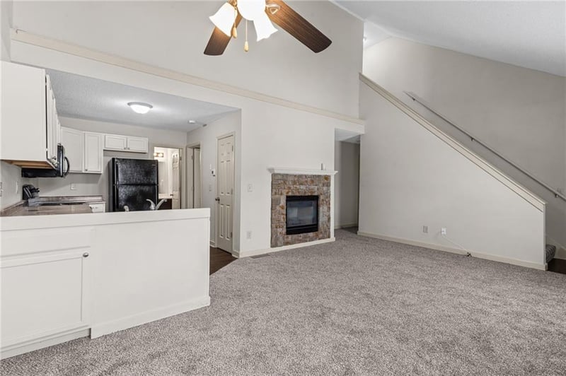 8644-8646 Waukomis Dr, Kansas City, MO 64154