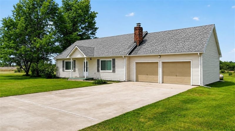 24960 Earnest Rd, Osawatomie, KS 66064