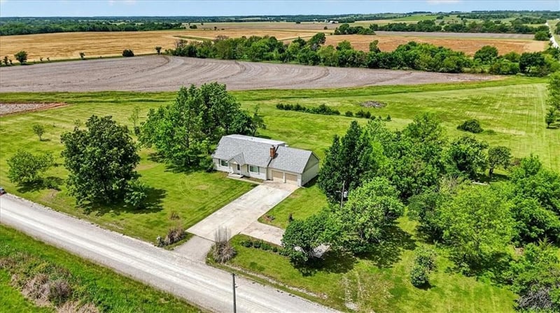 24960 Earnest Rd, Osawatomie, KS 66064