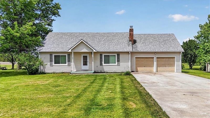 24960 Earnest Rd, Osawatomie, KS 66064