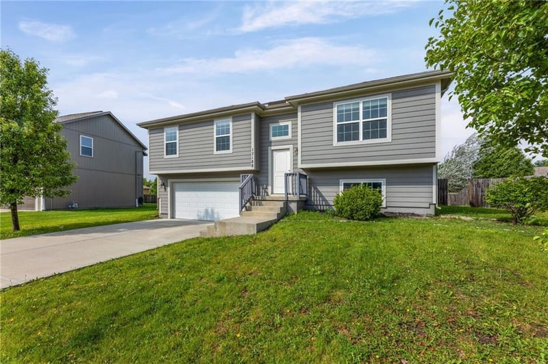 17188 Kill Creek Rd, Gardner, KS 66030