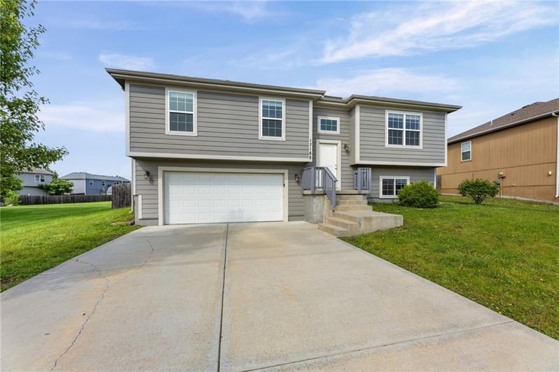 17188 Kill Creek Rd, Gardner, KS 66030