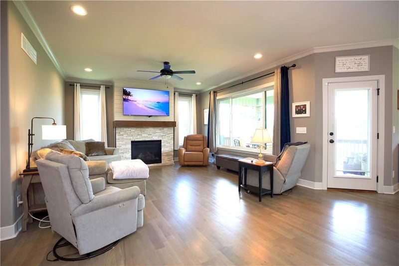 211 Broadmoor Dr, Louisburg, KS 66053