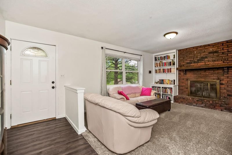 4008 S Colonial Dr, Independence, MO 64055