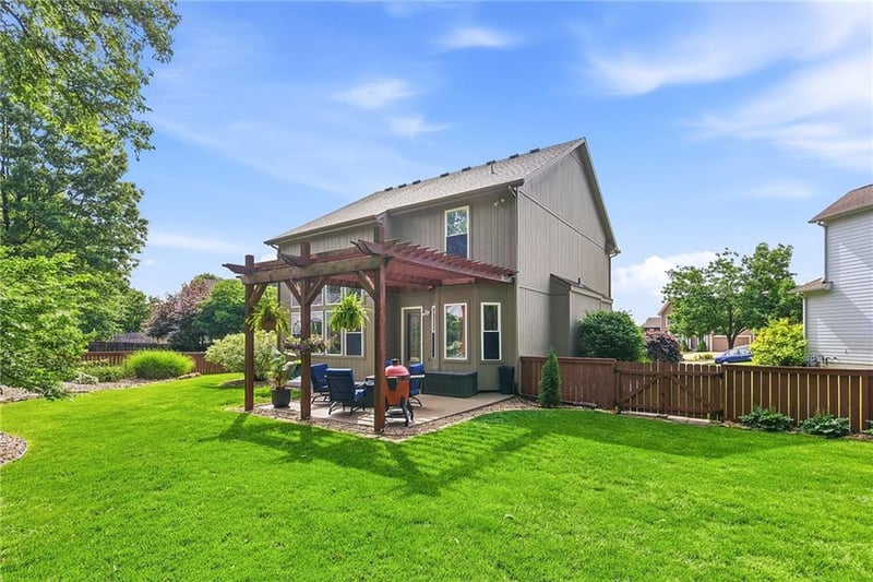 15311 Navaho Dr, Olathe, KS 66062