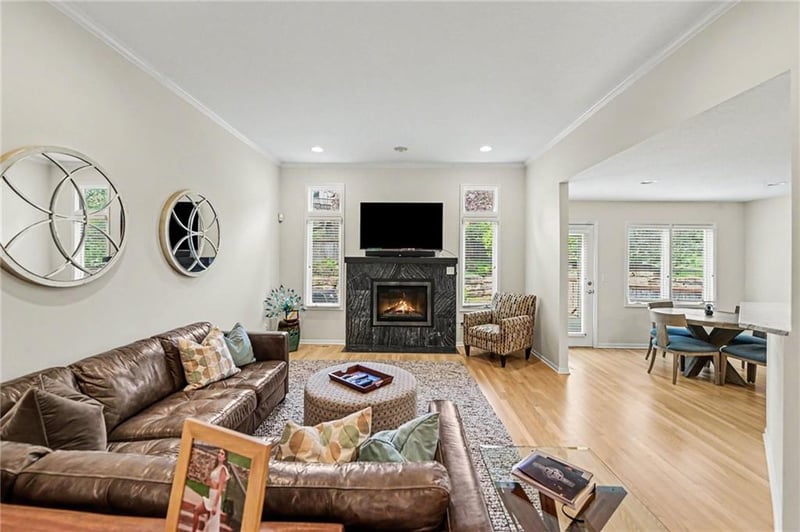 9304 125th St, Overland Park, KS 66213
