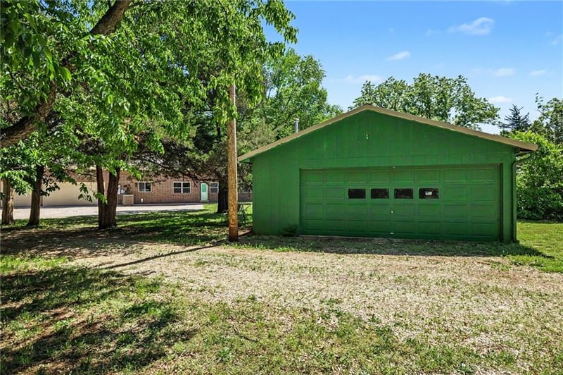 57 Lake Rd, Farlington, KS 66734