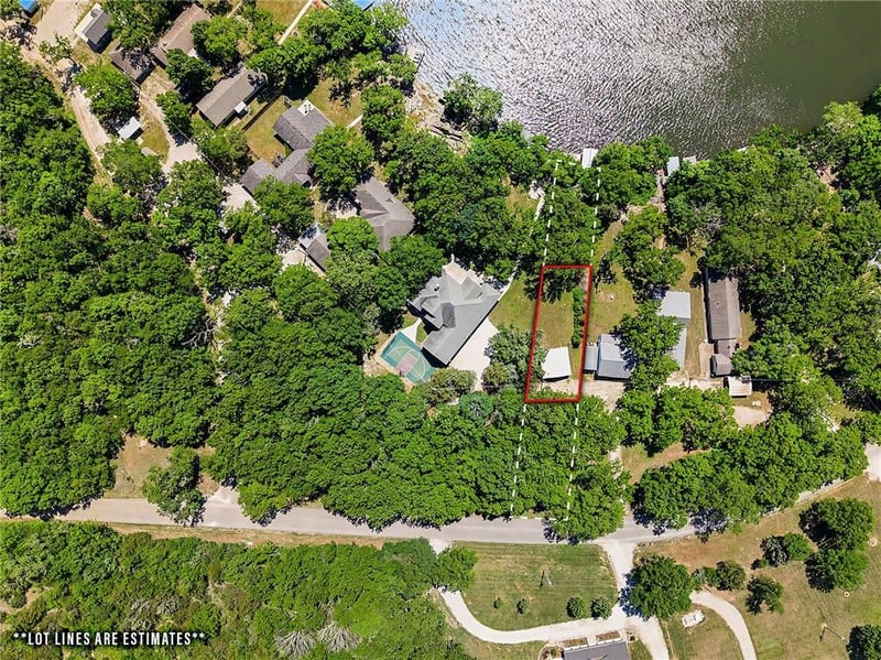57 Lake Rd, Farlington, KS 66734