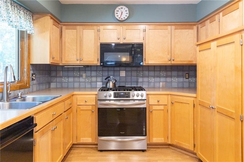 7906 Alden Ln, Lenexa, KS 66215
