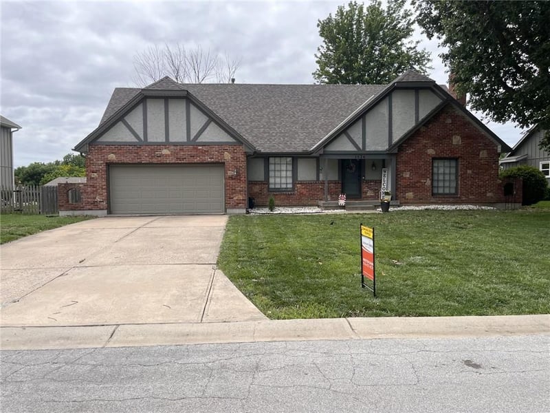 1526 Florence Ave, Lee's Summit, MO 64086
