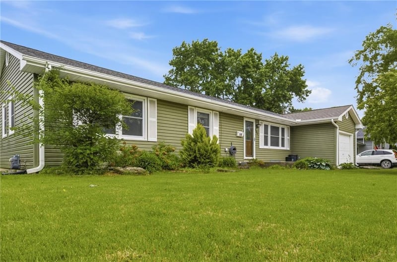 506 South Dr, Marshall, MO 65340