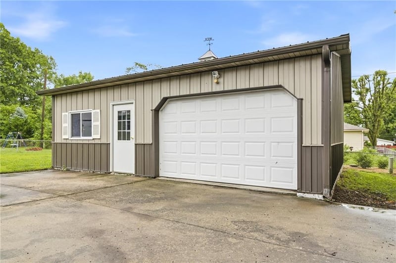 506 South Dr, Marshall, MO 65340