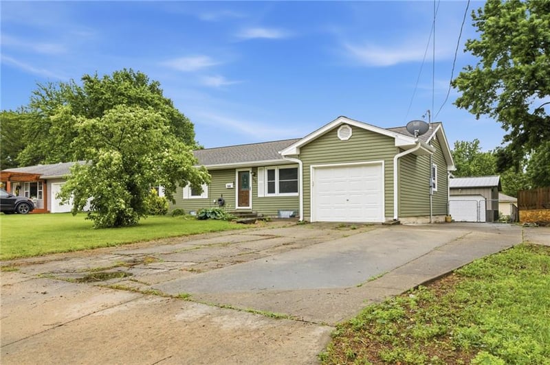 506 South Dr, Marshall, MO 65340