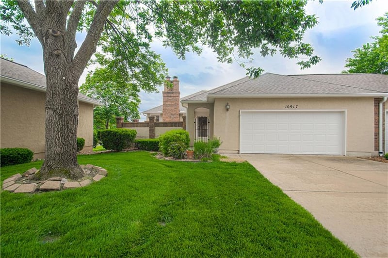 10917 W 98th St, Overland Park, KS 66214