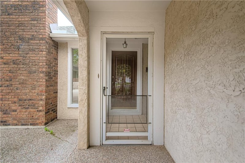 10917 W 98th St, Overland Park, KS 66214