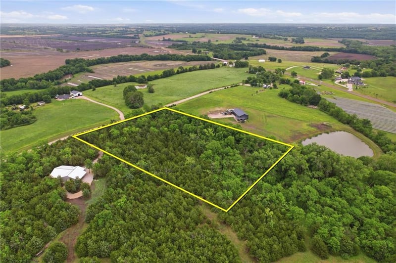 00000 Mitchell Rd, Tonganoxie, KS 66086
