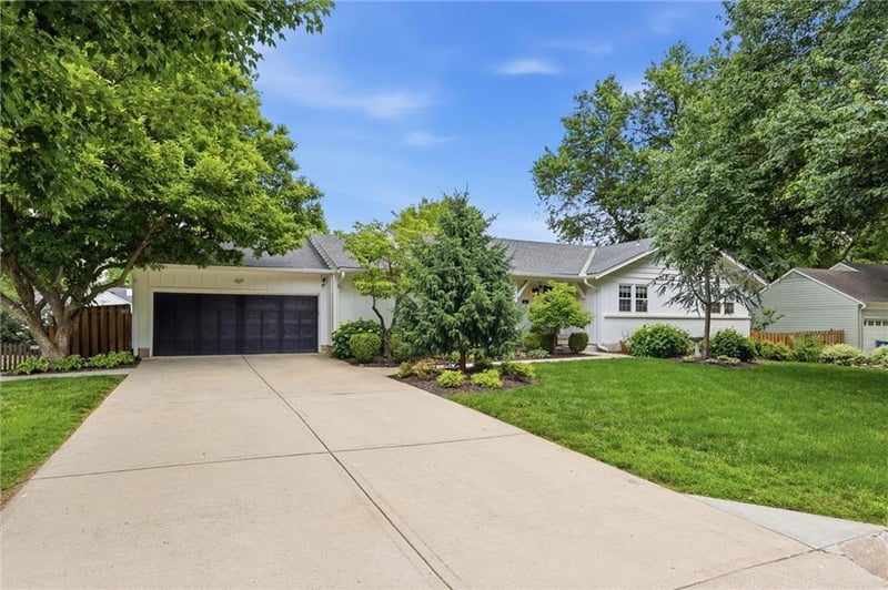 9531 Catalina St, Overland Park, KS 66207