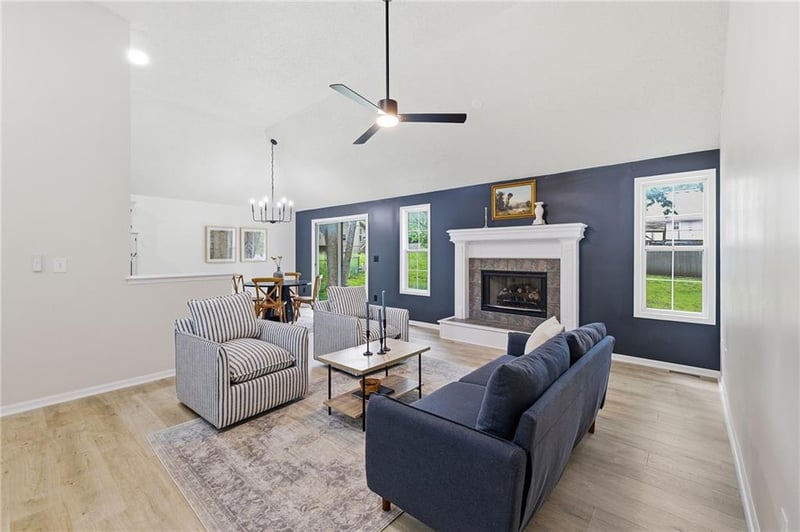 1003 Lincoln St, Pleasant Hill, MO 64080