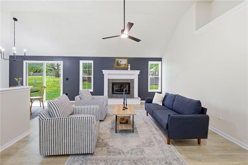 1003 Lincoln St, Pleasant Hill, MO 64080