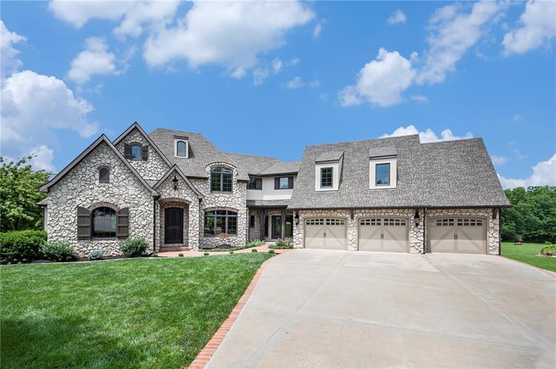 1900 NE 159th St, Smithville, MO 64089