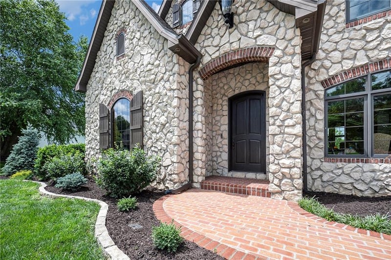 1900 NE 159th St, Smithville, MO 64089