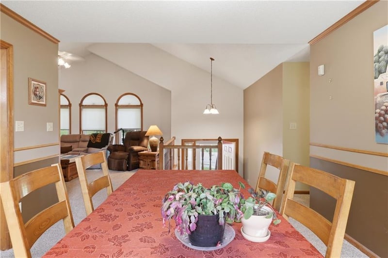 8013 Lydia Ave, Kansas City, MO 64118