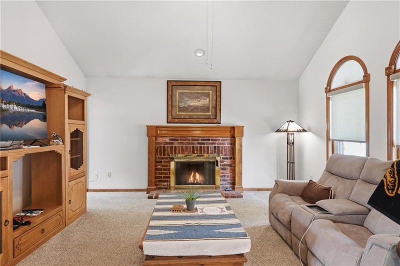 8013 Lydia Ave, Kansas City, MO 64118