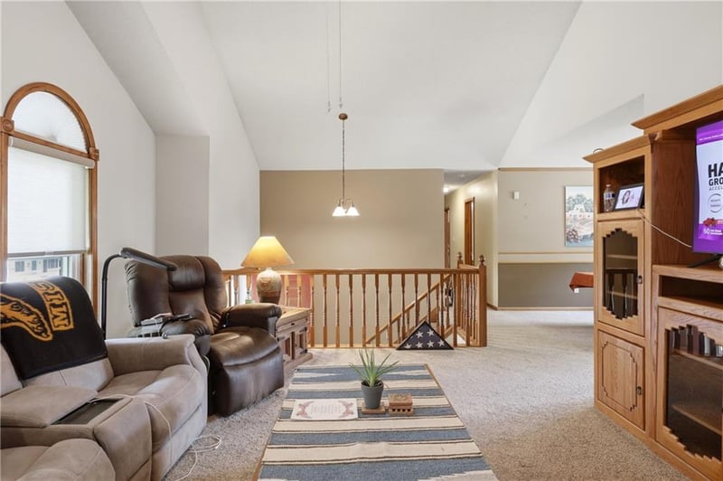 8013 Lydia Ave, Kansas City, MO 64118