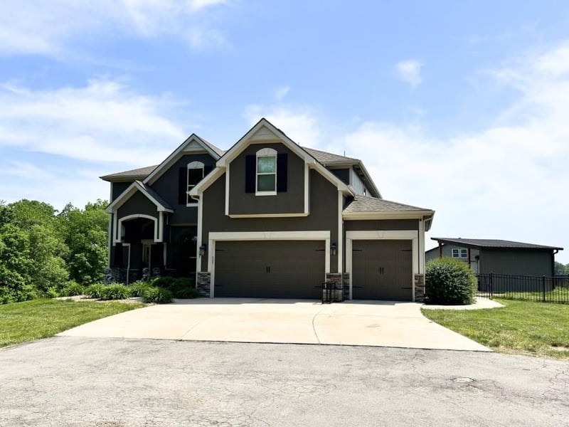 9209 127th St, Liberty, MO 64068