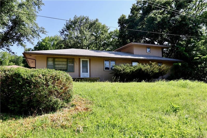 22211 Blue Mills Rd, Independence, MO 64058