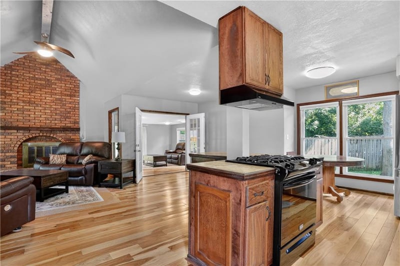 926 87th Ter, Kansas City, MO 64155