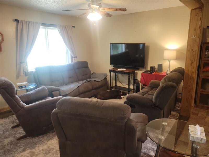 508 S Sinnet St, Girard, KS 66743