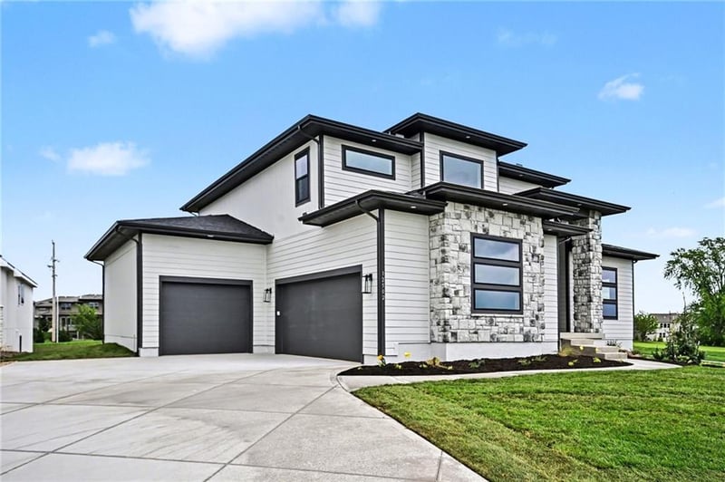 12502 183rd Ter, Overland Park, KS 66013