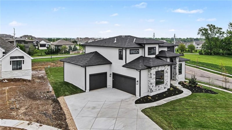 12502 183rd Ter, Overland Park, KS 66013