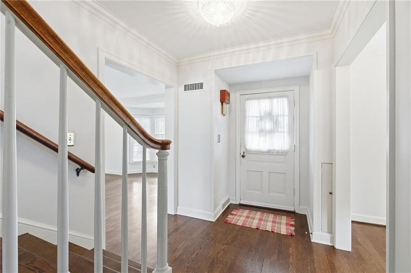 804 Romany Rd, Kansas City, MO 64113