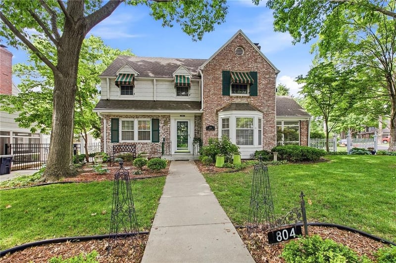 804 Romany Rd, Kansas City, MO 64113