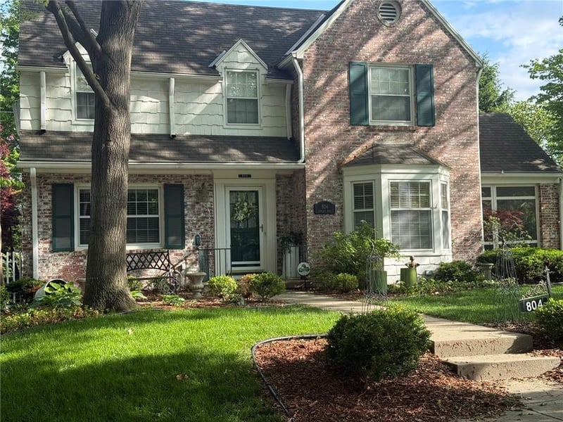 804 Romany Rd, Kansas City, MO 64113