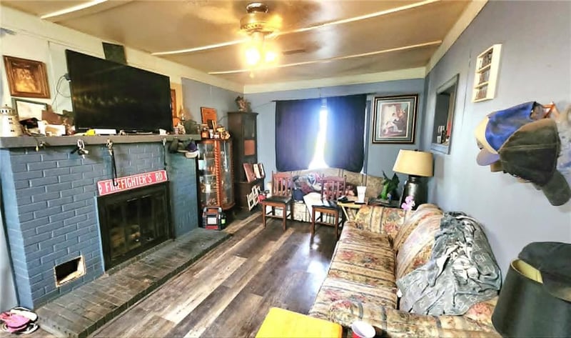 300 N Cayuga St, Frontenac, KS 66763