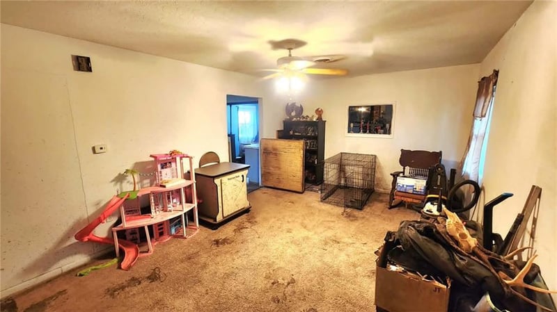 300 N Cayuga St, Frontenac, KS 66763