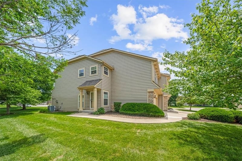 23403 W 89th Ter, Lenexa, KS 66227