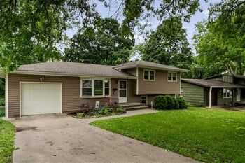 4910 N Spruce Ave, Kansas City, MO 64119