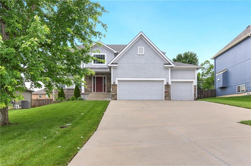 1354 Granite St, Lansing, KS 66043