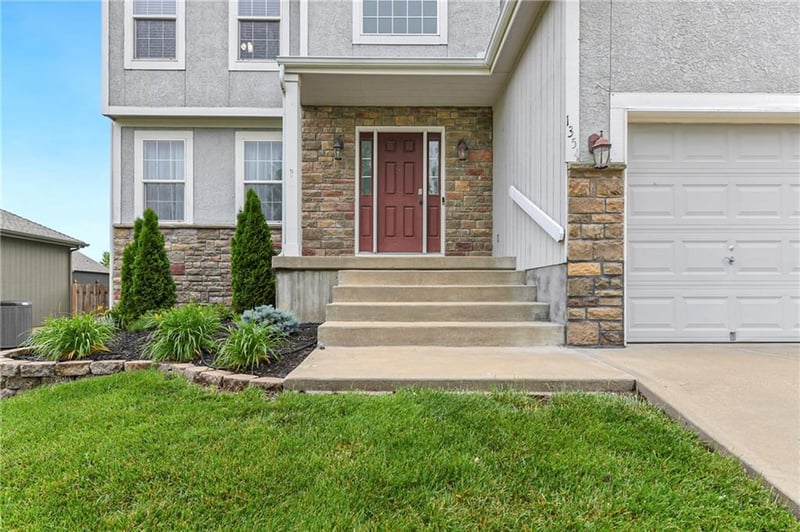 1354 Granite St, Lansing, KS 66043