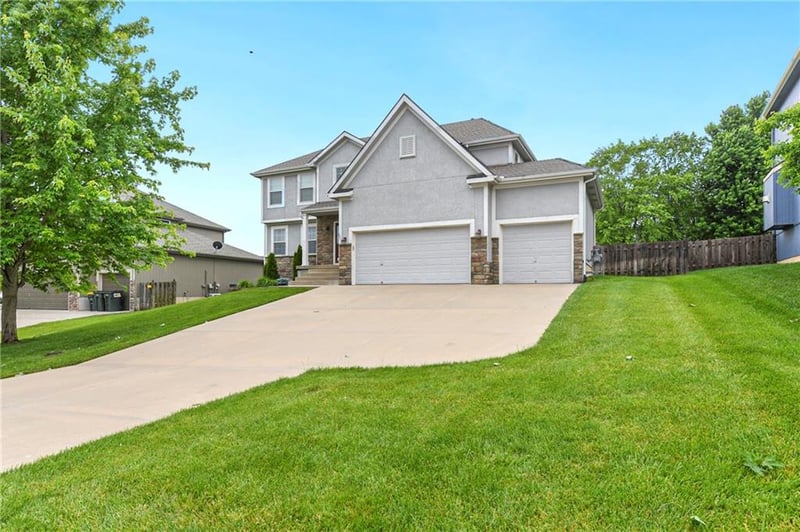 1354 Granite St, Lansing, KS 66043